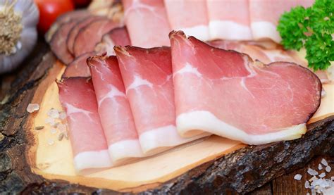 Infografica sulle proprietà nutrizionali dello speck