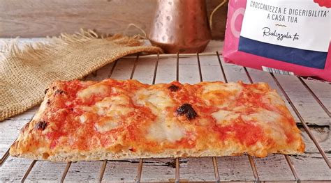 Pizza in teglia condita