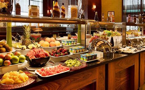 Buffet della colazione in un hotel di lusso