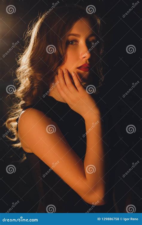 Donne in posa seducente