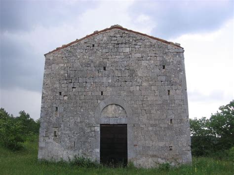 Facciata della Chiesa di San Crisante e Daria a Filetto