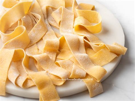 Pappardelle fresche fatte in casa