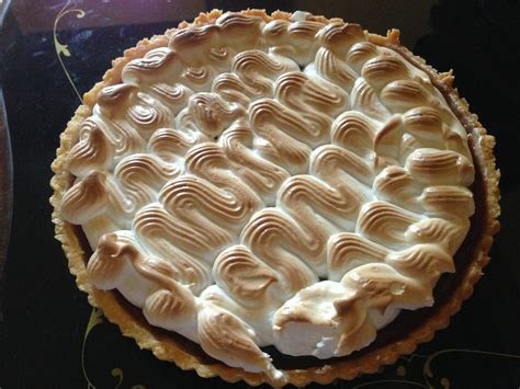 torta decorata con meringa italiana