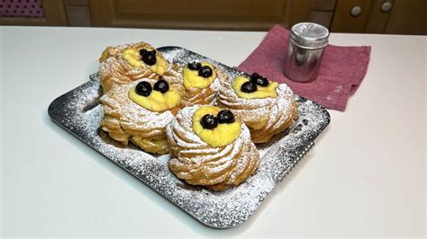 Zeppole di San Giuseppe senza glutine guarnite con crema pasticcera e amarena