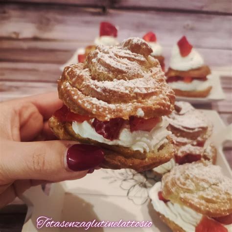 Zeppole senza glutine farcite e guarnite pronte per essere servite