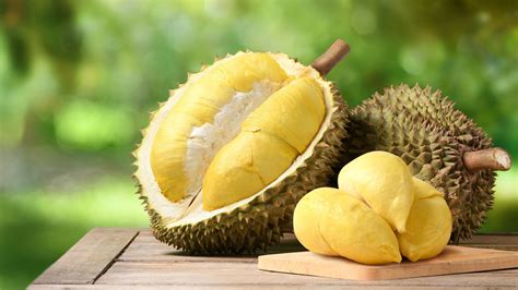 Sezione di un Durian maturo che mostra la polpa e i semi