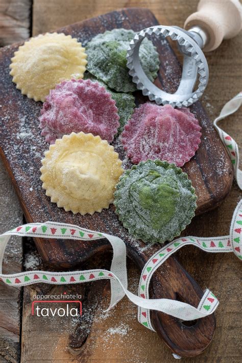 Ravioli colorati con diversi ripieni