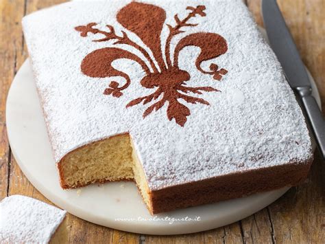 La schiacciata fiorentina con zucchero a velo e giglio di cacao