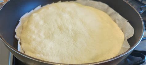 Sigillare i bordi della focaccia
