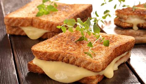 Formaggi filanti per toast
