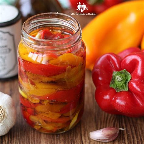 Vaso di peperoni arrostiti sott'olio