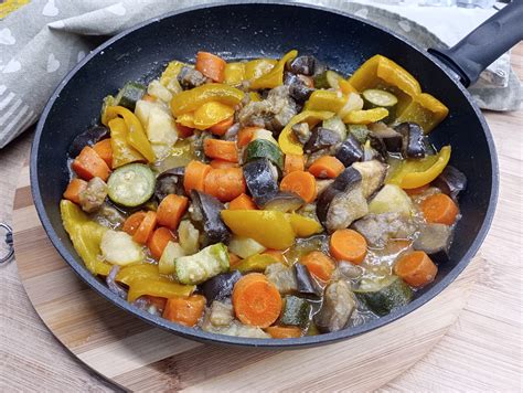 verdure che stufano in padella