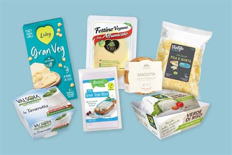 Varietà di formaggi vegani in esposizione