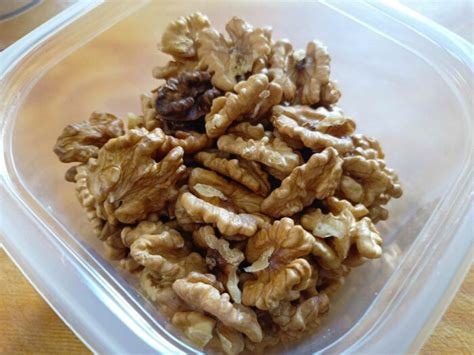 Gherigli di noci fresche e tritate