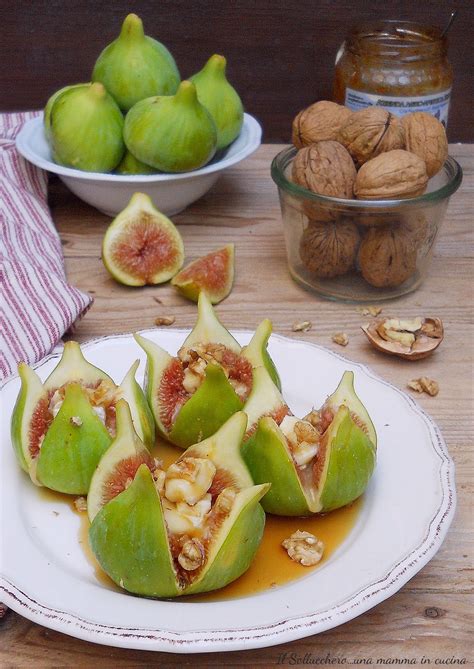 Vaso di confettura di fichi con cioccolato e noci