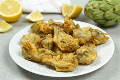 Carciofi fritti dorati e croccanti