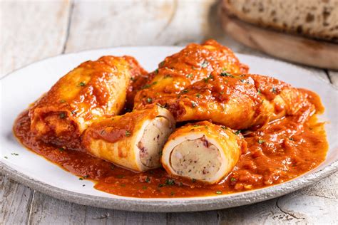 calamari ripieni in padella con pomodorini