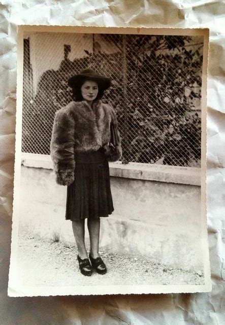 Vecchia fotografia in bianco e nero di una famiglia