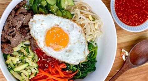 Piatto di Bibimbap colorato
