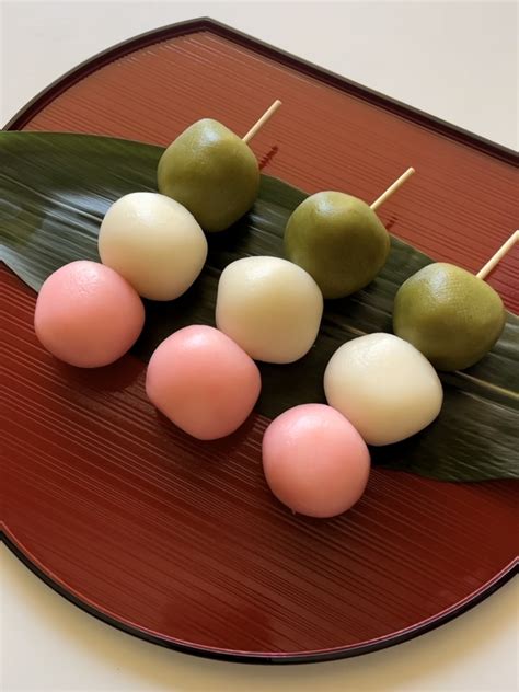 Sanshoku dango su stecco