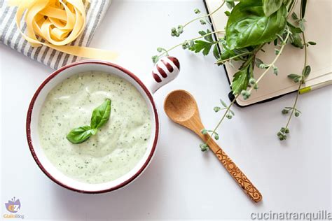 ingredienti freschi per crema di stracchino
