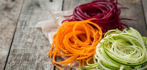 Verdure fresche tagliate a julienne