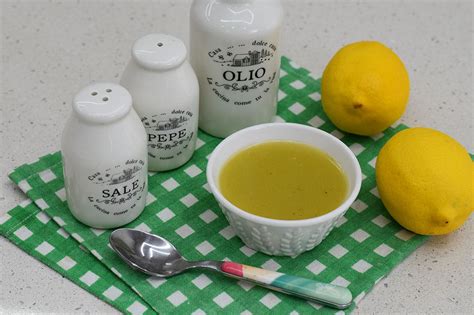 Ingredienti per la citronette: limone, sale, pepe