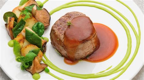 Filetto di manzo in padella con salsa ai funghi