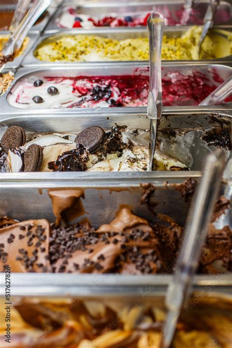 Gelato artigianale in una vetrina