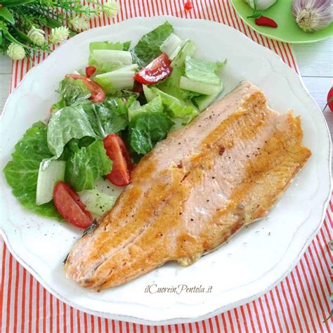 Piatto di filetti di trota salmonata cotti