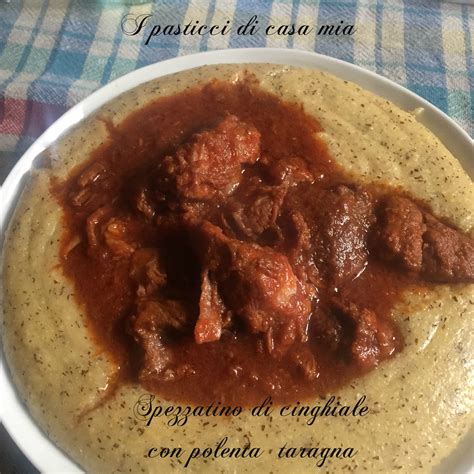 Piatto di salmì di cinghiale con polenta taragna