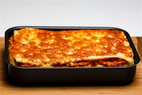 Immagine di una teglia di lasagne pronte al forno