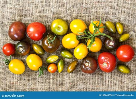 Assortimento di pomodori italiani freschi