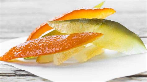 Decorazione con frutta candita