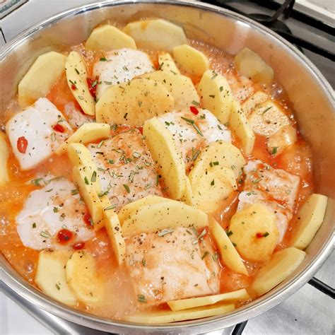 Tegame con baccalà che cuoce