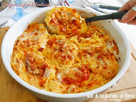 Tagliatelle al forno con formaggio filante
