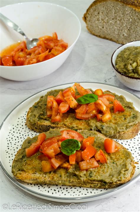 Bruschette con crema di melanzane e pomodorini