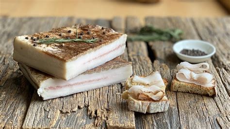 Preparazione del lardo croccante