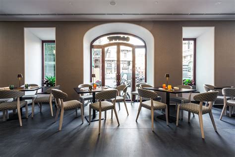 Transilvania Food - interno del locale con cibi