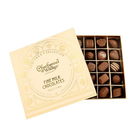 Una scatola di cioccolatini Charbonnel et Walker finemente decorata