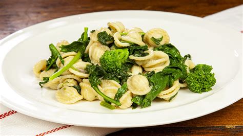orecchiette con cime di rapa e rafano