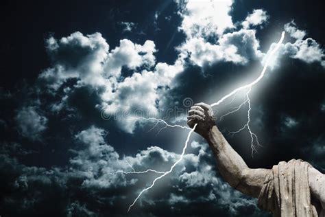 Statua di Zeus con fulmine
