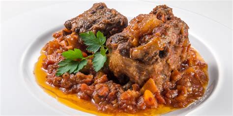 Coda di bue al ragù