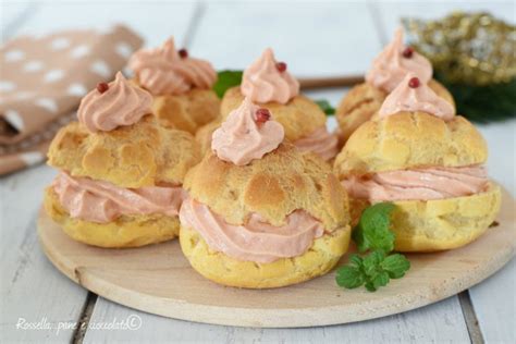 Bignè salati decorati con diverse farciture