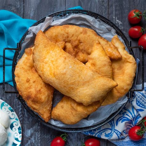 Calzone fritto senza glutine dorato e croccante