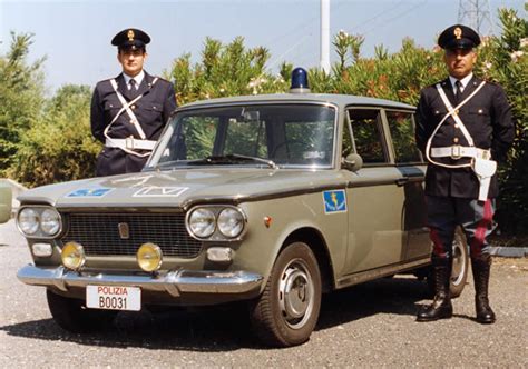 Fiat 1300 grigioverde della Polizia di Stato