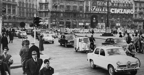 Vecchia foto di strada di Milano negli anni '60