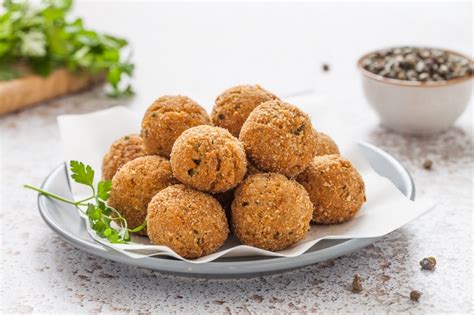 Ingredienti per polpette di tonno e stracchino