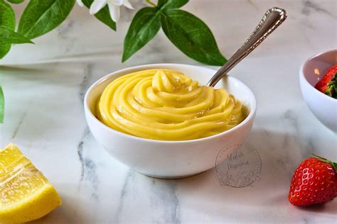 Crema pasticcera con Nesquik in una ciotola