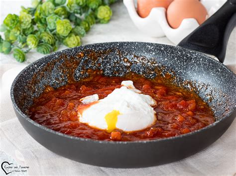 Padella con uovo in camicia
